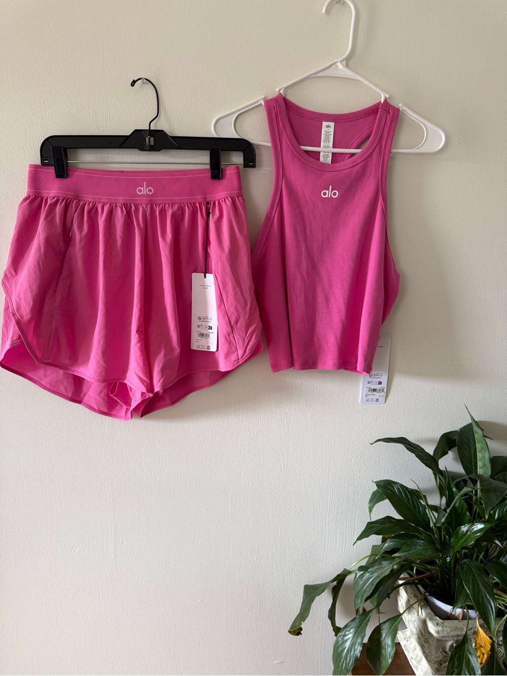 (L) ALO Yoga paradise Pink aspire Tank and match point Shorts Set